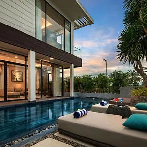 Wyndham Grand Kn Paradise Hotel