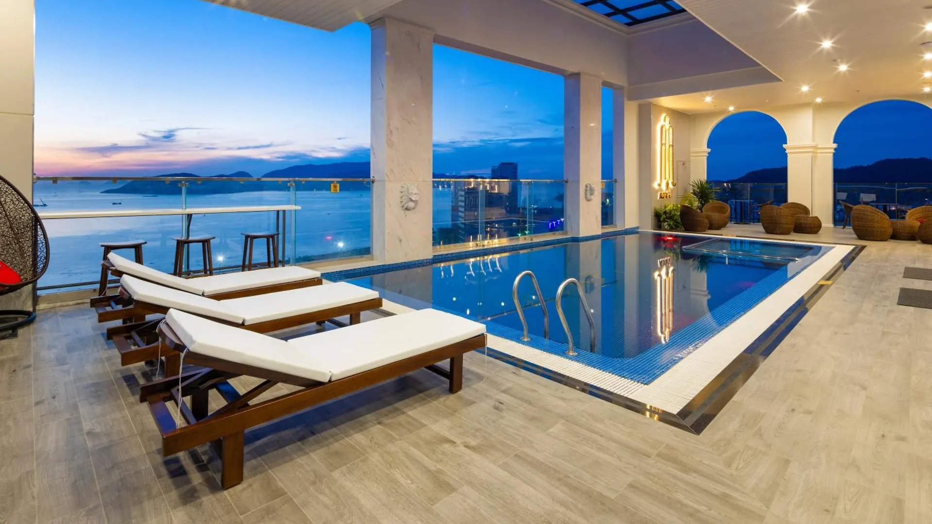 ****  Avari Hotel Nha Trang Vietnam