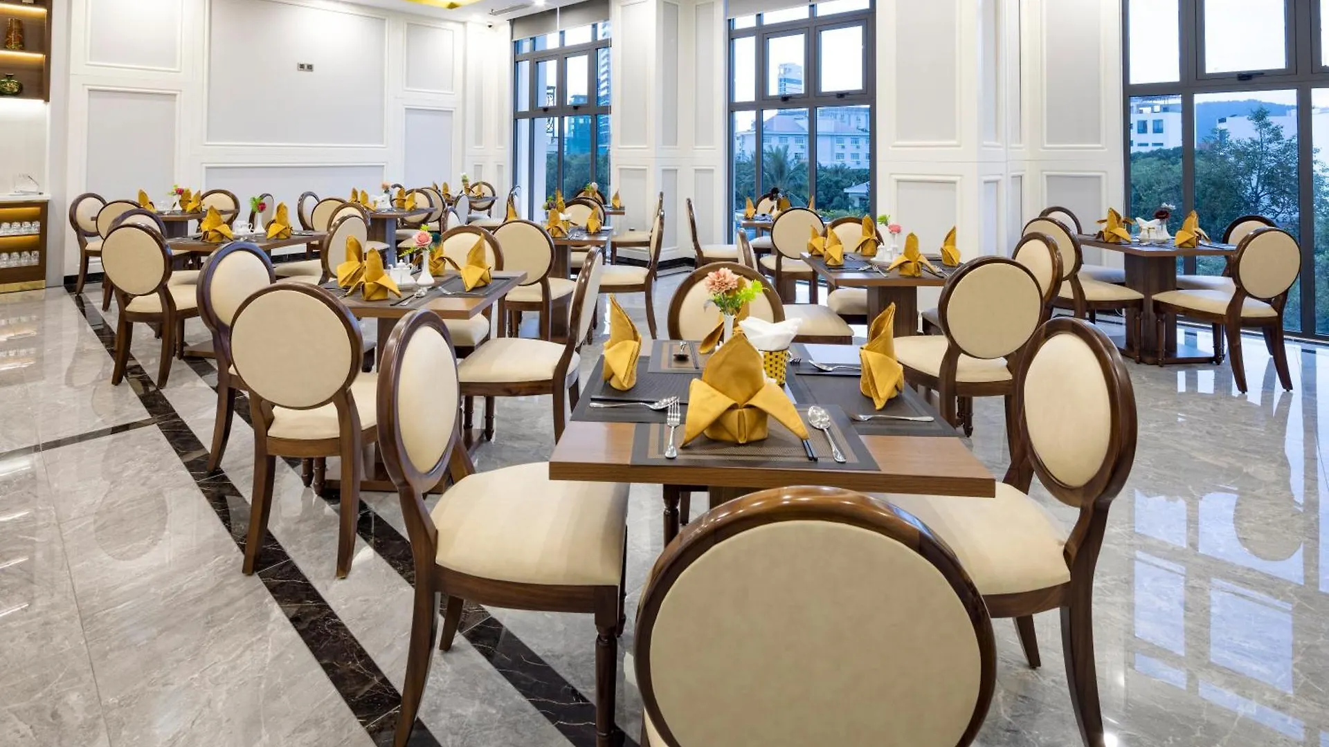 Avari Hotel Nha Trang