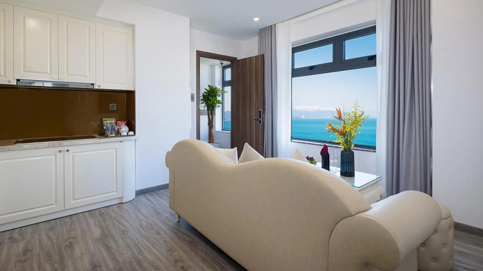 Avari Hotel Nha Trang 4*,