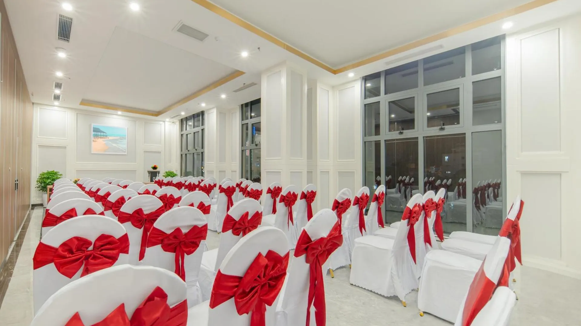 Avari Hotel Nha Trang 4*,