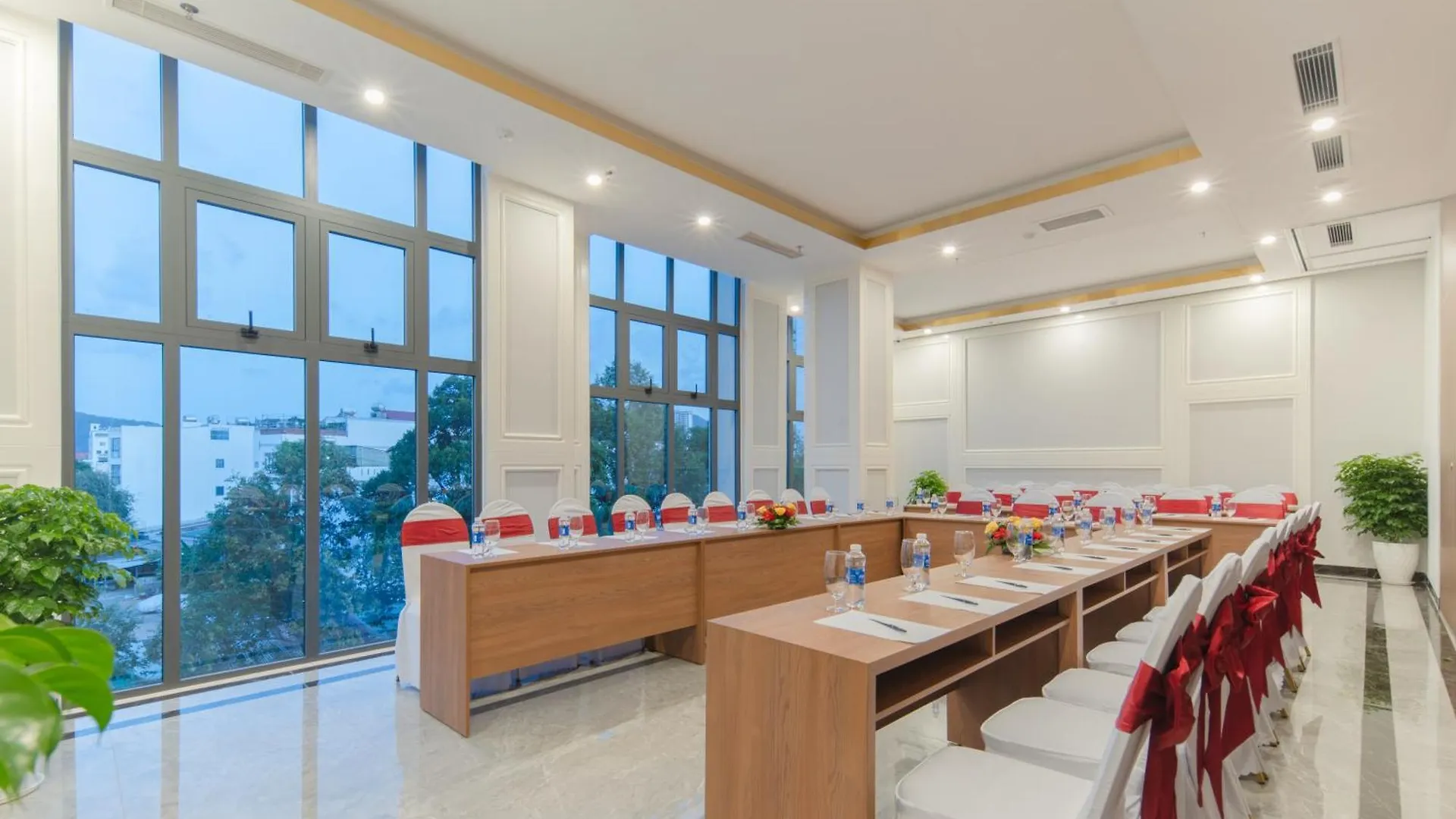 Avari Hotel Nha Trang 4*,  Vietnam