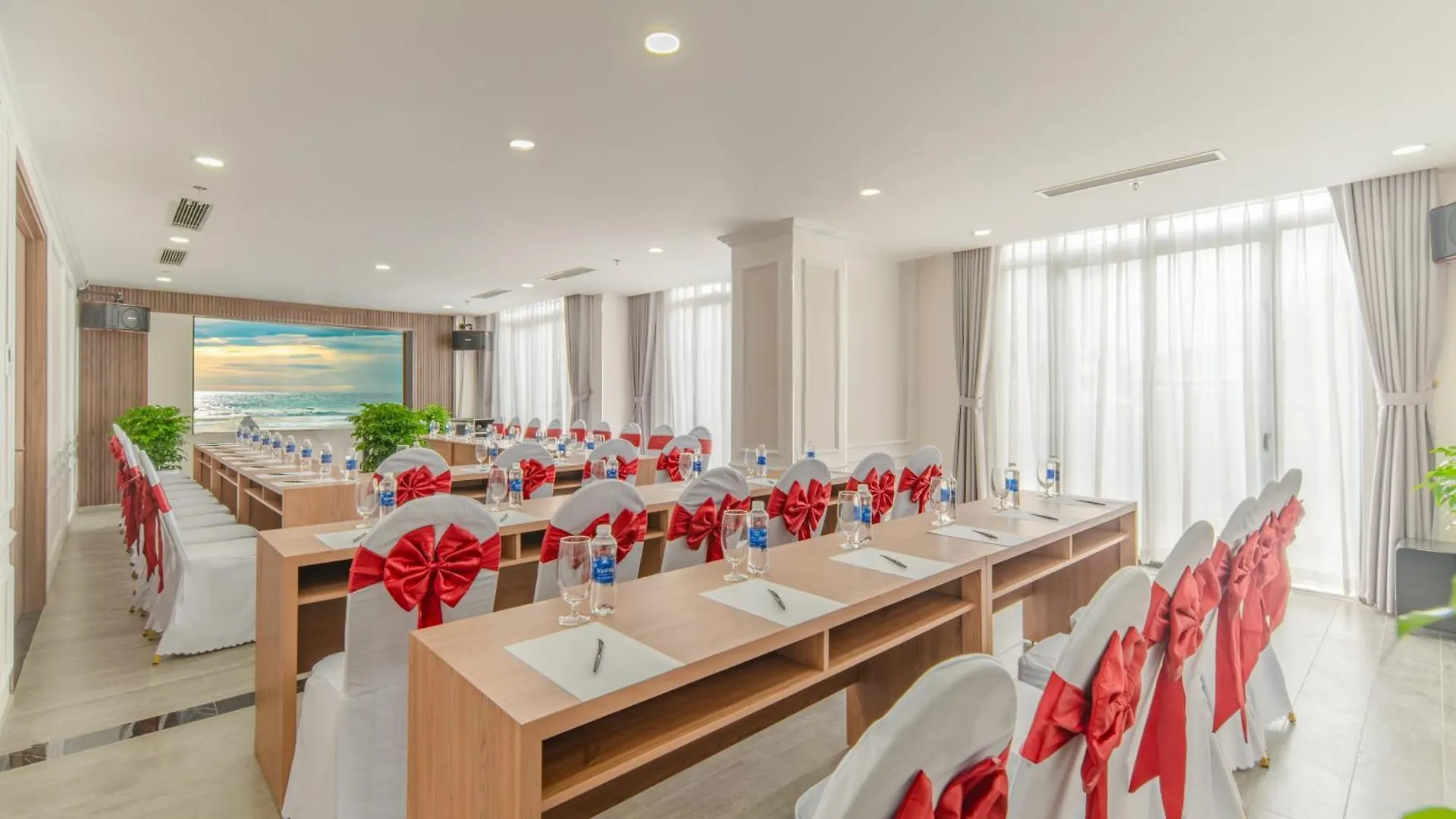 Avari Hotel Να Τρανγκ 4*,